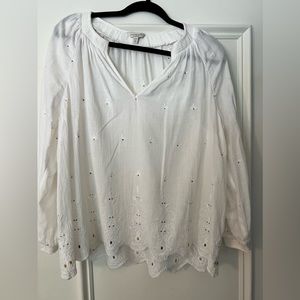Lucky Brand like new cotton white blouse with embroidered flowers size medium